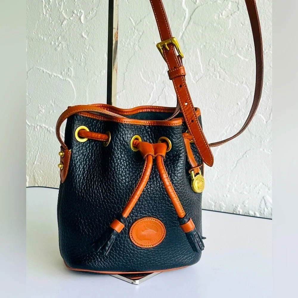 MINI VINTAGE DOONEY AND BOURKE CROSSBODY BUCKET BLACK /BRITISH TAN ♦️HOST PICK♦️ - Picture 5 of 16